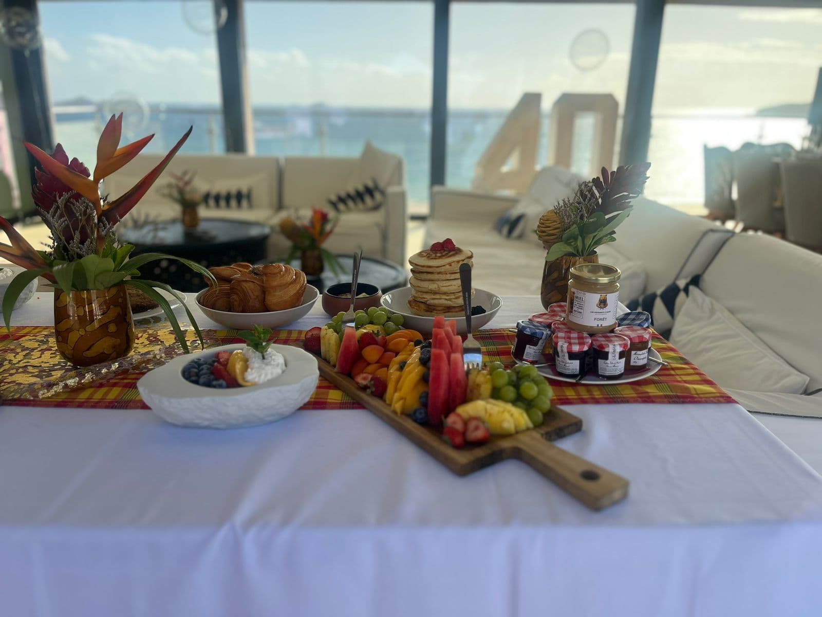 Buffet de brunch préparé en villa